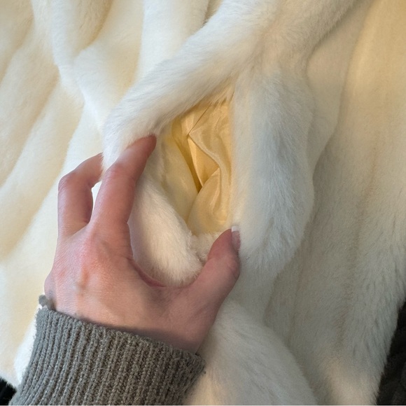 Vintage CreamyWhite Faux Fur Del Bene coat size L - Picture 10 of 11